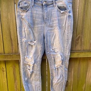 Judy Blue 15/32 Light Blue Distressed Boyfriend Jeans